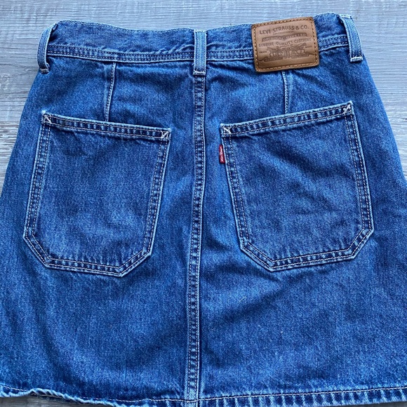 Levis skirt - Picture 2 of 2